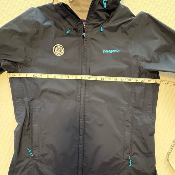 The Patagonia Torrentshell Full Zip H2NO Ladies Large Rain/Wind jacket - Picture 5 of 8